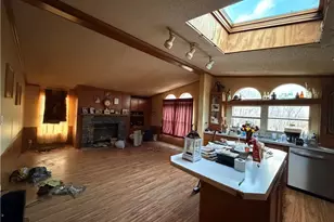 421 E Twin Ln, Clay Township, PA 16057 - Photo 5