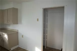 823 Crest Ave, Charleroi Boro, PA 15022 - Photo 13