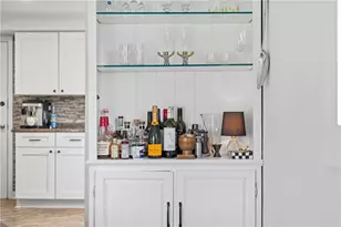 112 Leon Rd, Green Tree, PA 15220 - Photo 11