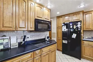 114 Tangleview Dr, White Oak, PA 15131 - Photo 9