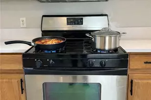 815 Village Dr, Pittsburgh, PA 15237 - Photo 9