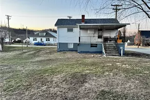 942 Brown St, Belle Vernon, PA 15012 - Photo 1