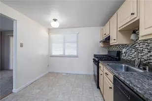 182 Thunderwood Dr, Bethel Park, PA 15102 - Photo 9