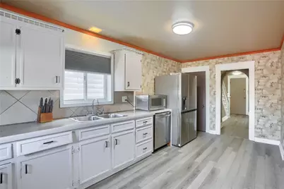 609 E Division St, New Castle, PA 16101 - Photo 11