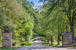 904 Champlain Pl, Adams Township, PA 15044 - Photo 5