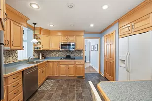 421 E Washington Blvd, Grove City Boro, PA 16127 - Photo 13