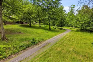 21 W Hillcrest Rd, Nottingham, PA 15330 - Photo 3