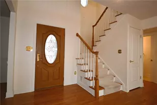 215 Victoria Ln, Peters Township, PA 15317 - Photo 3