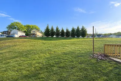 417 Division Ave, Ellwood City, PA 16117 - Photo 3