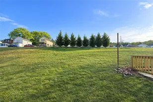 417 Division Ave, Ellwood City, PA 16117 - Photo 3