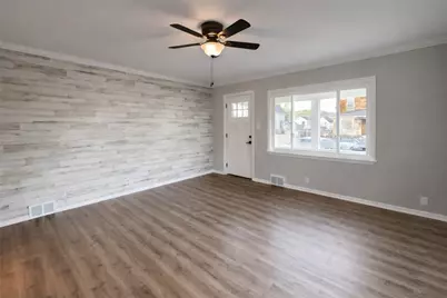 417 Division Ave, Ellwood City, PA 16117 - Photo 5