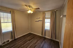 908 New Castle Rd, Franklin Township, PA 16001 - Photo 11