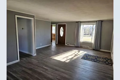 908 New Castle Rd, Franklin Township, PA 16001 - Photo 7