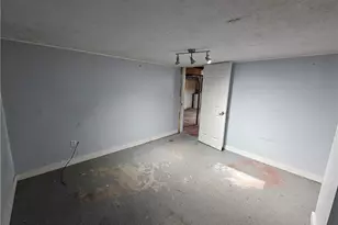 908 New Castle Rd, Franklin Township, PA 16001 - Photo 17