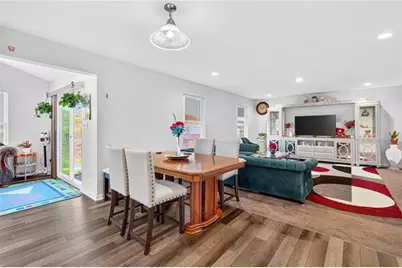 555 Gardenia Dr, Rostraver, PA 15012 - Photo 9