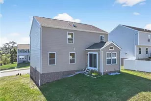 555 Gardenia Dr, Rostraver, PA 15012 - Photo 3