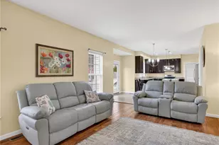 1008 Dunedin Dr, Hempfield Township, PA 15601 - Photo 5