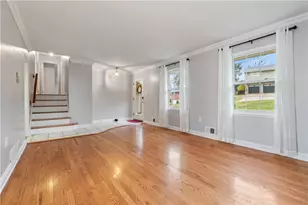 4855 S Emblem Dr, Pittsburgh, PA 15236 - Photo 5