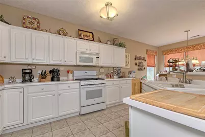 6015 Triple Crown Cir, Hempfield Township, PA 15601 - Photo 7