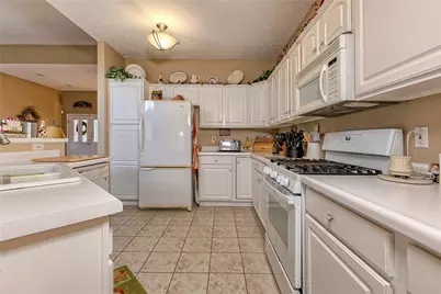 6015 Triple Crown Cir, Hempfield Township, PA 15601 - Photo 9