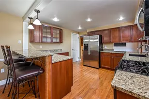 110 Point Vue Dr, Ross Twp, PA 15237 - Photo 9