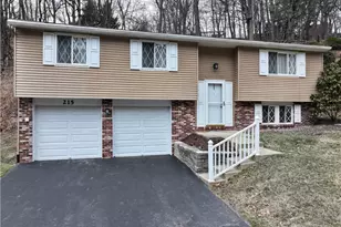 215 Hillendale Rd, Ross Twp, PA 15237 - Photo 1