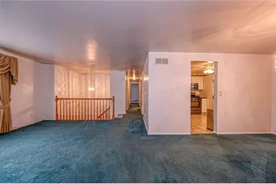 215 Hillendale Rd, Ross Twp, PA 15237 - Photo 5