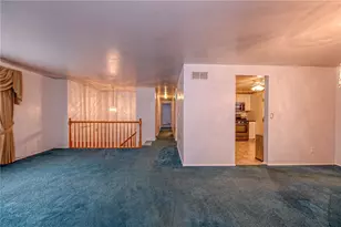 215 Hillendale Rd, Ross Twp, PA 15237 - Photo 5