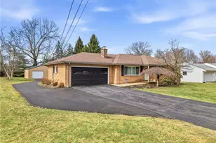 256 Donald Rd, Hermitage, PA 16148 - Photo 3