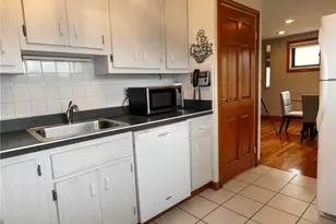 231 Cherrydell Dr, Scott Township, PA 15220 - Photo 9