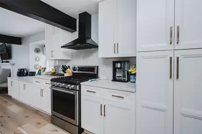 551 Georgetowne Vlg, White Township, PA 15701 - Photo 7