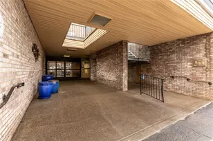 2160 Greentree Rd, Scott Township, PA 15220 - Photo 3