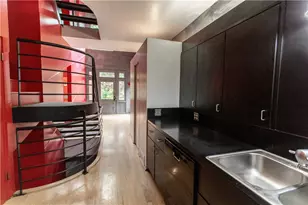 6542 Dalzell Pl, Pittsburgh, PA 15217 - Photo 11