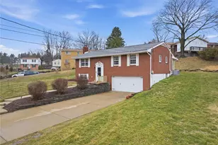 103 Treeview Dr, Moon/Crescent Twp, PA 15108 - Photo 3