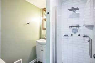 2318 Eccles St, Pittsburgh, PA 15210 - Photo 9