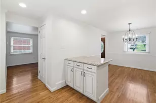 234 Parkedge Rd, Green Tree, PA 15220 - Photo 5