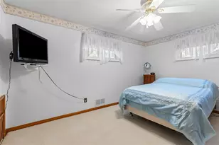 142 Donmor Dr, Ross Twp, PA 15237 - Photo 15