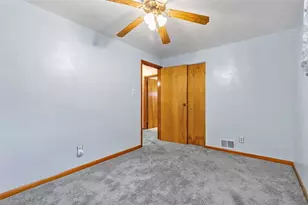 142 Donmor Dr, Ross Twp, PA 15237 - Photo 19