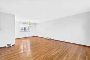 505 Bloomfield Dr, Hempfield Township, PA 15601 - Photo 7