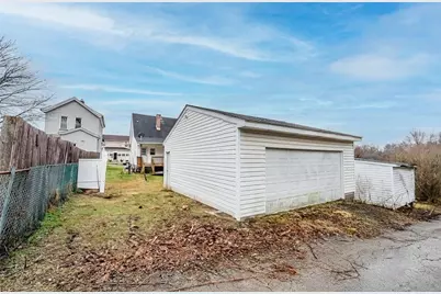 923 Scott Ave, Jeannette, PA 15644 - Photo 7
