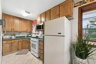 319 Ryan Dr, Scott Township, PA 15220 - Photo 9