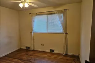 221 Thornberry Dr, Pittsburgh, PA 15235 - Photo 11