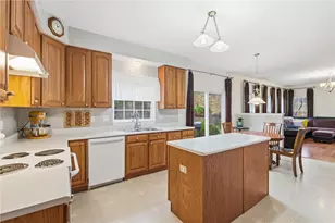 310 Village Dr, Adams Township, PA 16046 - Photo 11