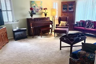 132 Penhurst Dr, Wilkins Township, PA 15235 - Photo 5