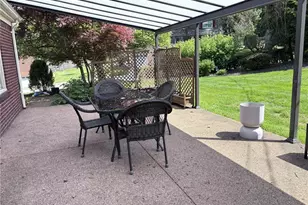 132 Penhurst Dr, Wilkins Township, PA 15235 - Photo 5
