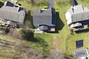 1885 Pioneer Dr, Pittsburgh, PA 15143 - Photo 33