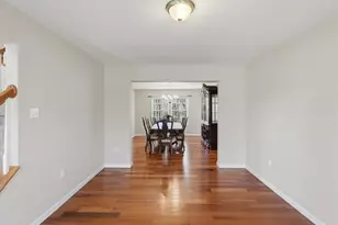 1885 Pioneer Dr, Pittsburgh, PA 15143 - Photo 5