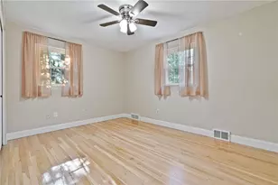 688 Carnival Dr, Pittsburgh, PA 15239 - Photo 19