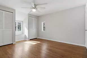 1002 S Greenlawn Dr, Pittsburgh, PA 15216 - Photo 15