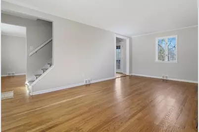 1002 S Greenlawn Dr, Pittsburgh, PA 15216 - Photo 5